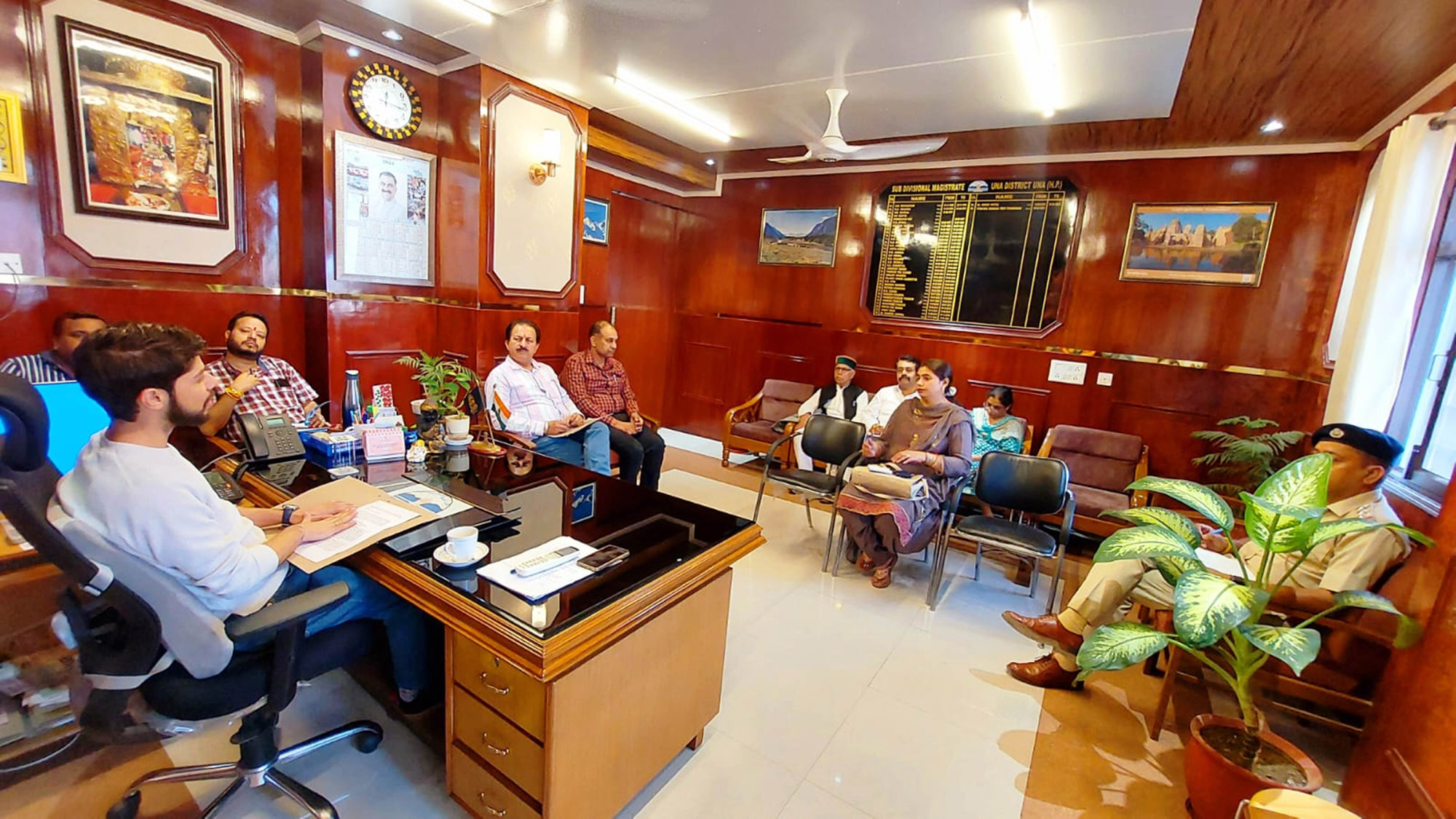 Strict action will be taken against encroachment in front of shops- Vishwamohan Dev Chauhan